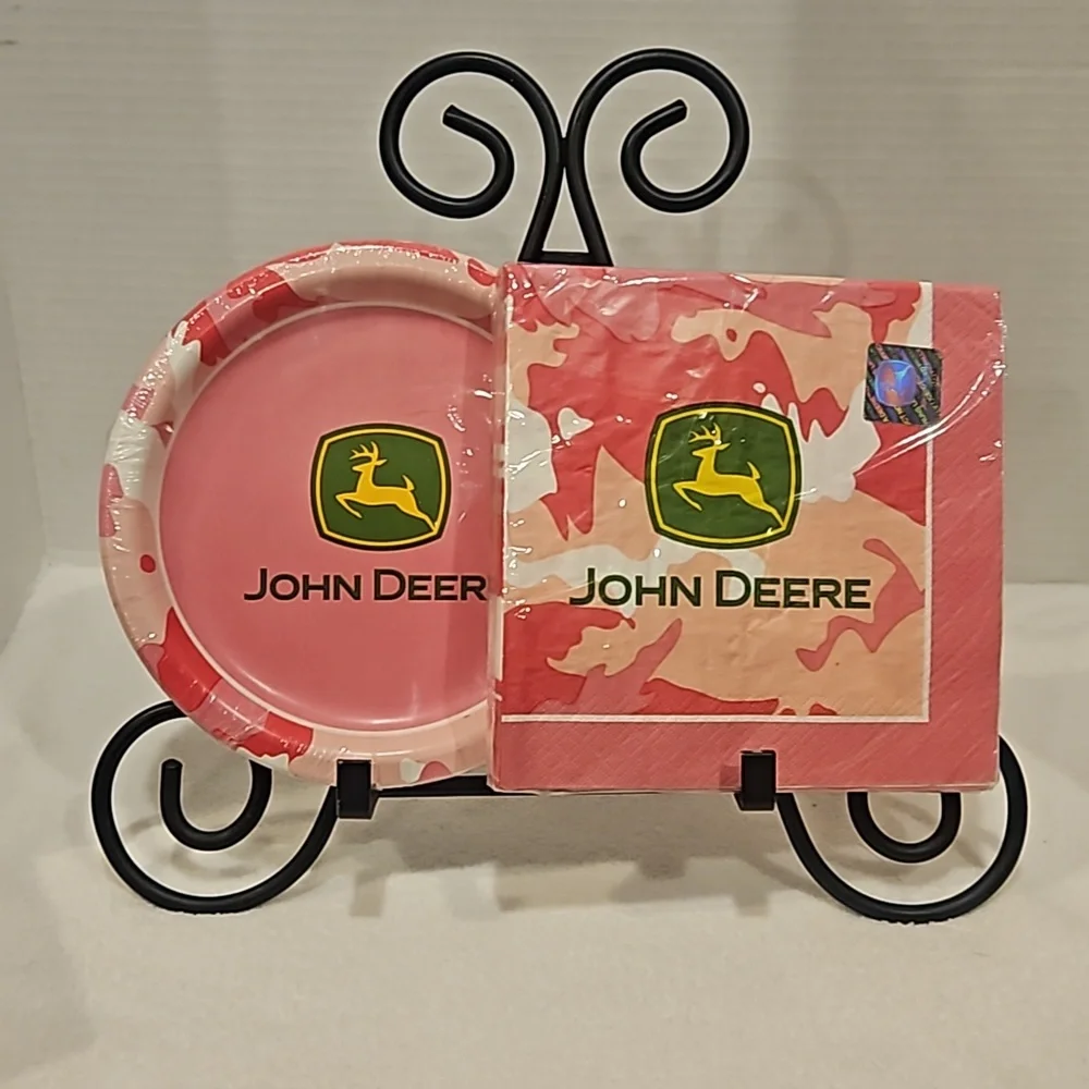 John Deere NWT Pink Camo Dessert Paper Plates & Napkins 6 Plates & 5 Napkins